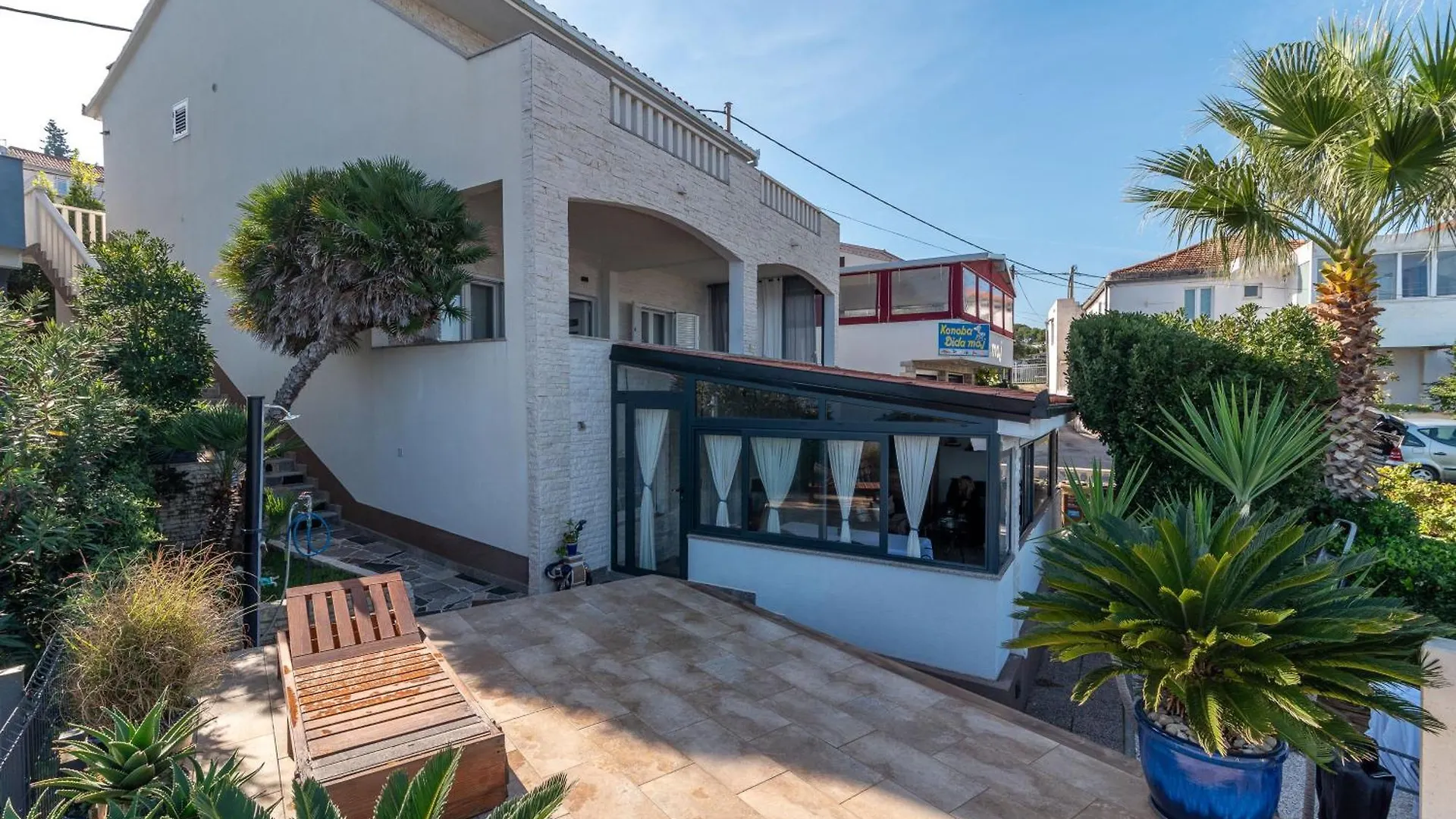 Geraeumige Ferienwohnung Mit Meerblick Trogir Apartment