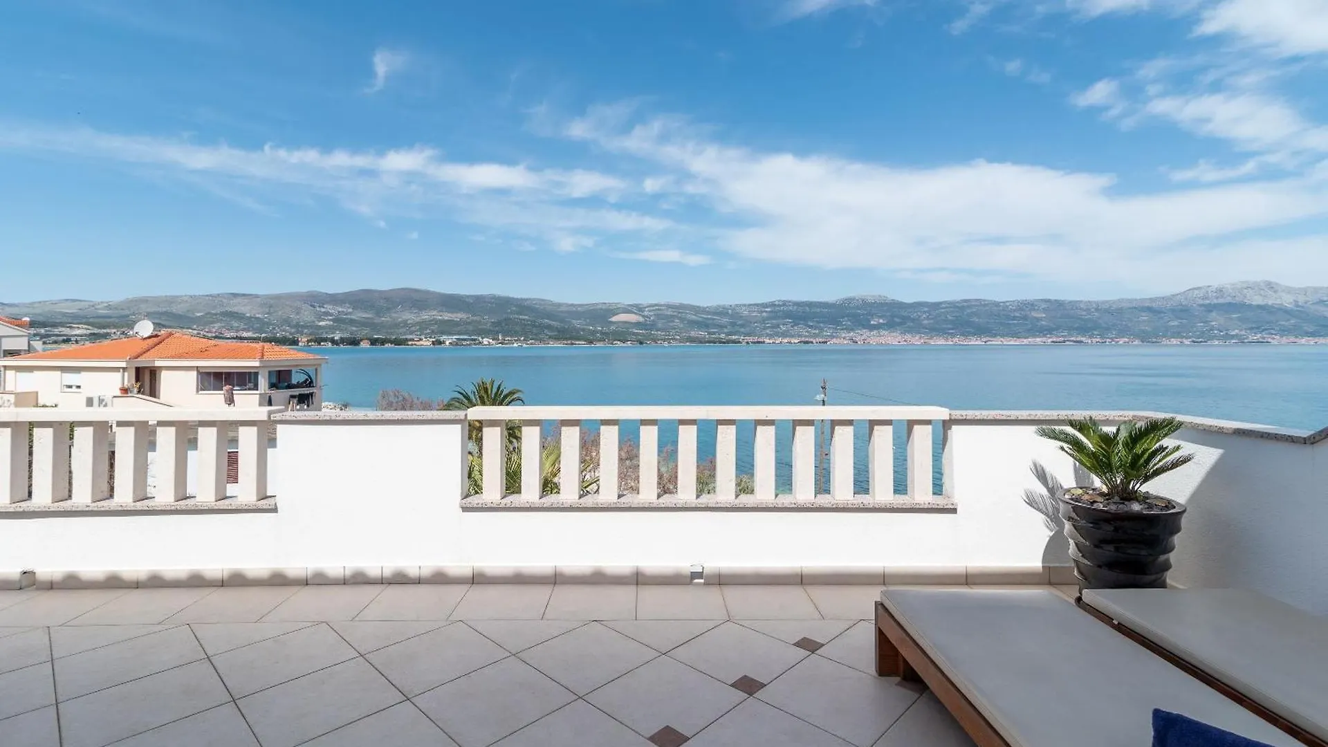 Geraeumige Ferienwohnung Mit Meerblick Trogir 0*,
