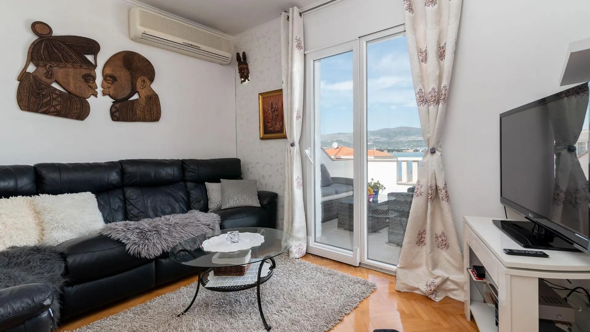 Apartment Geraeumige Ferienwohnung Mit Meerblick Trogir
