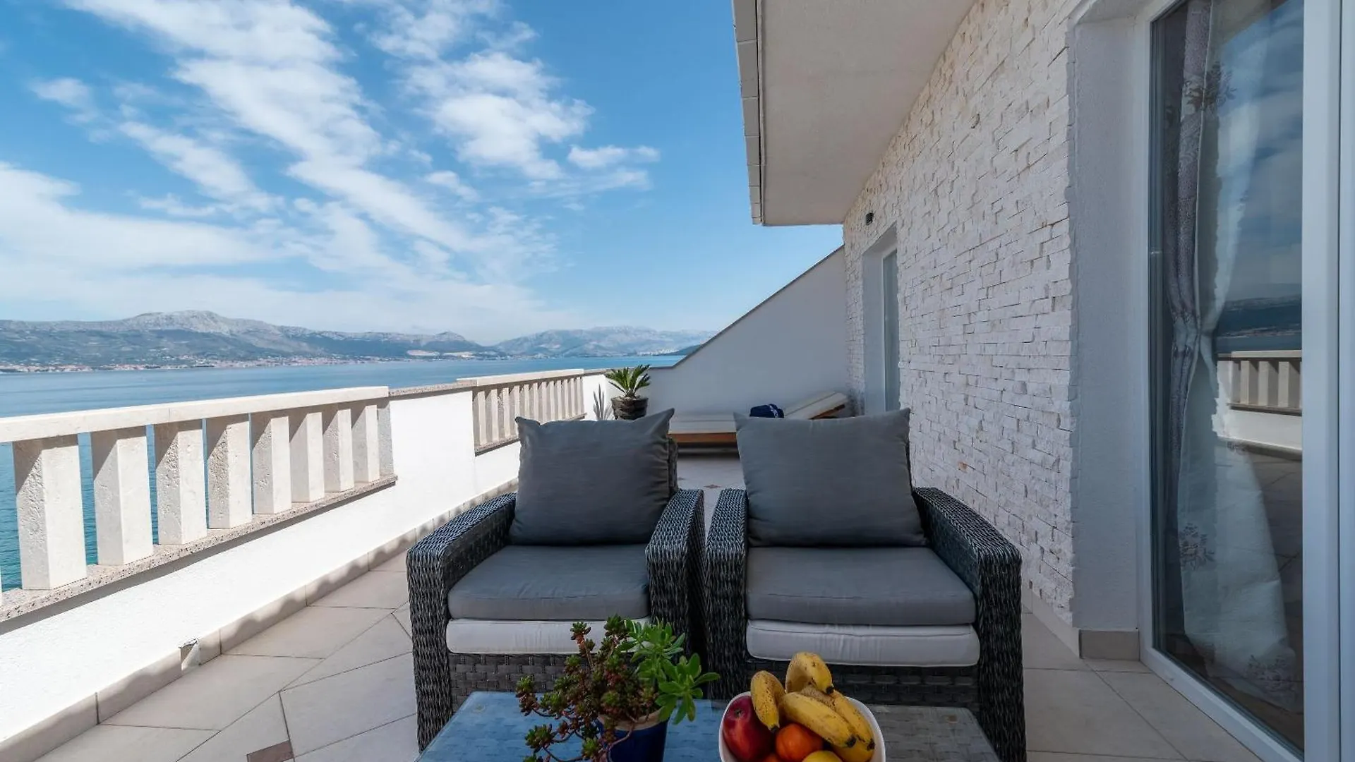 Geraeumige Ferienwohnung Mit Meerblick Trogir