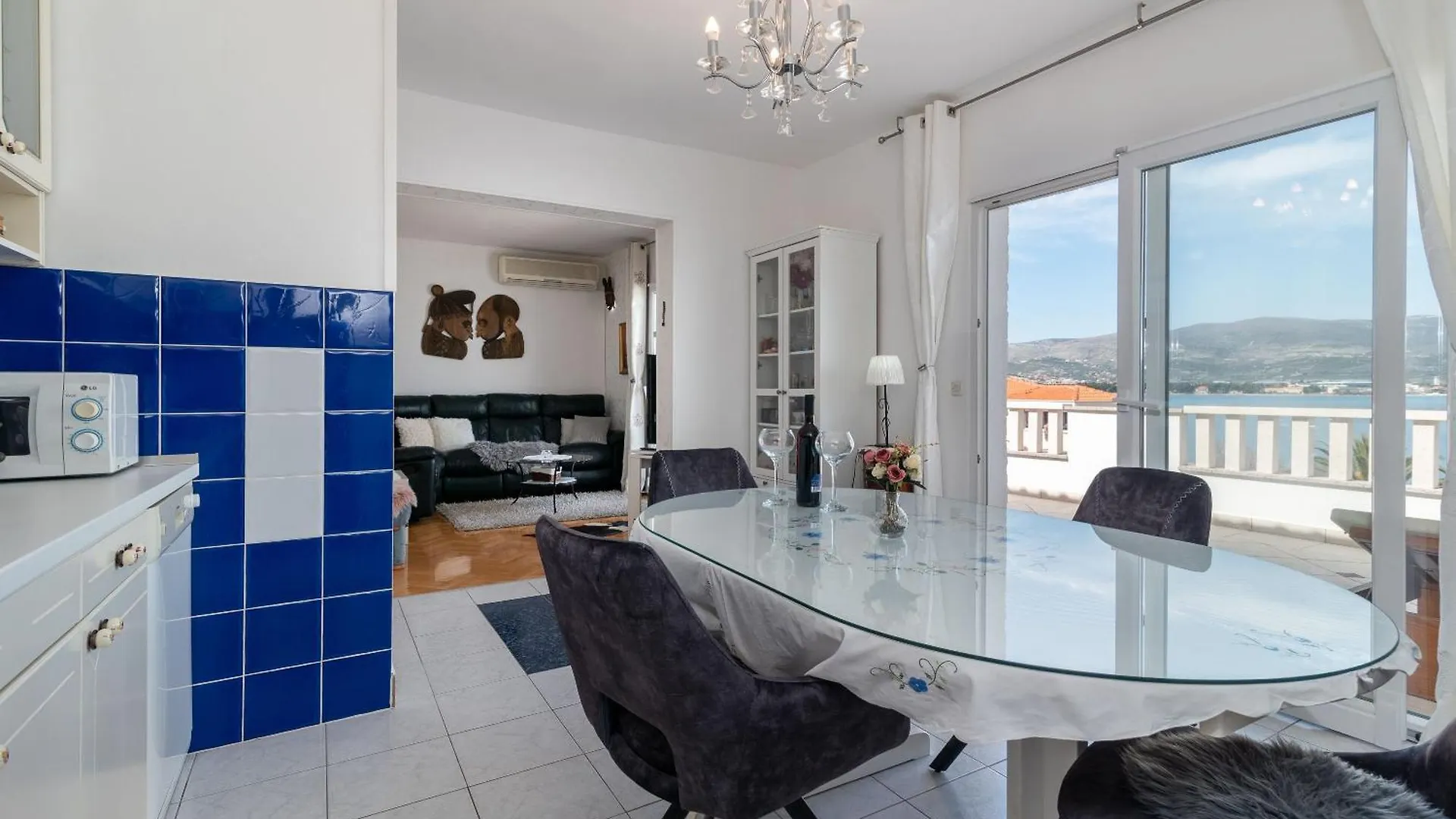 Geraeumige Ferienwohnung Mit Meerblick Trogir Croatia