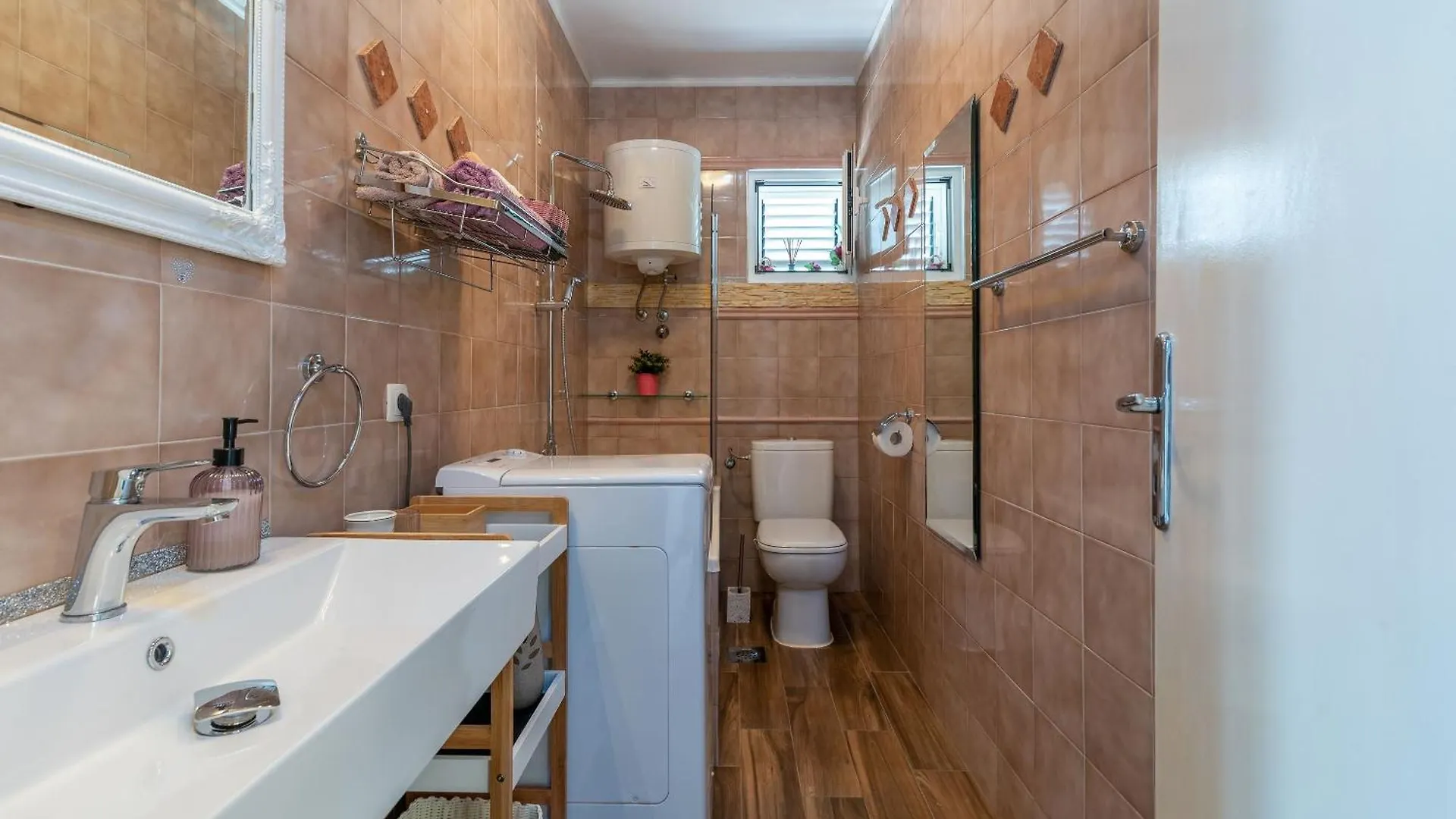 Geraeumige Ferienwohnung Mit Meerblick Trogir Apartment
