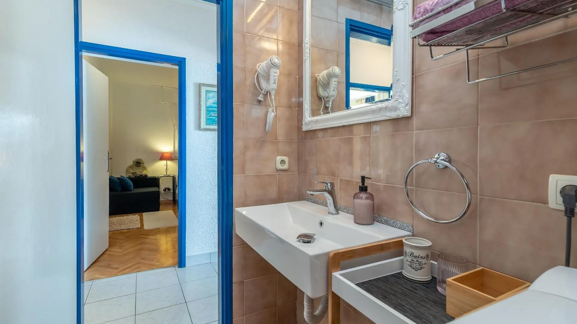 Apartment Geraeumige Ferienwohnung Mit Meerblick Trogir