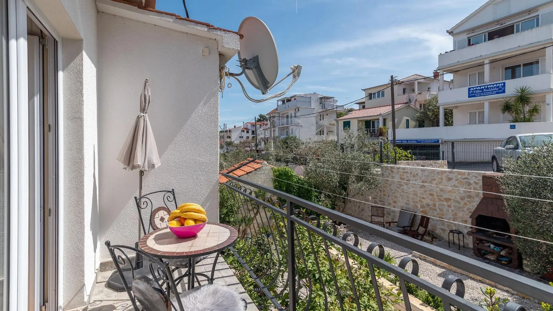 Apartment Geraeumige Ferienwohnung Mit Meerblick Trogir