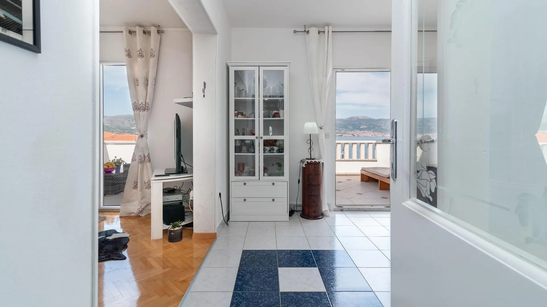 Geraeumige Ferienwohnung Mit Meerblick Trogir