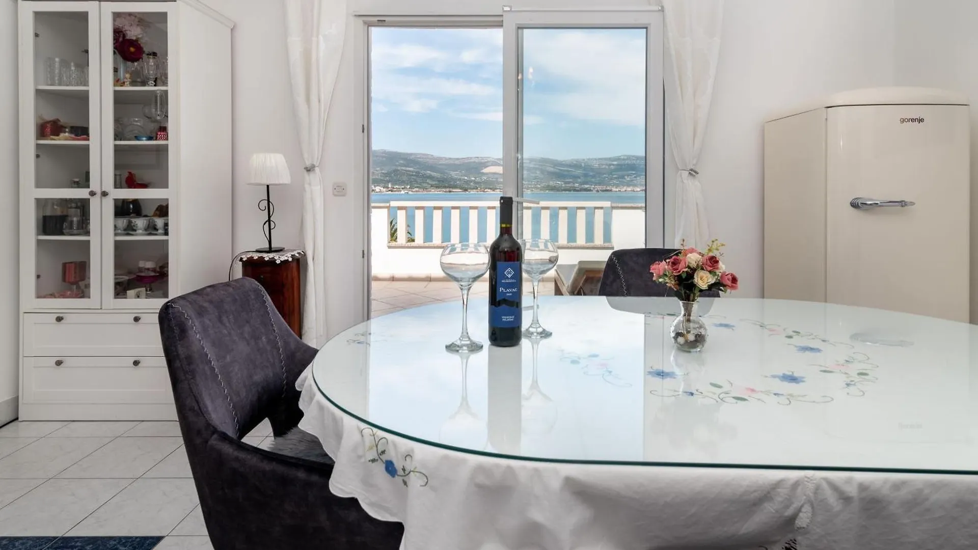 Geraeumige Ferienwohnung Mit Meerblick Trogir