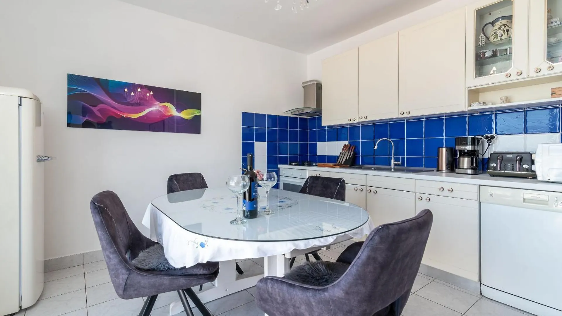 Geraeumige Ferienwohnung Mit Meerblick Trogir 0*,  Croatia