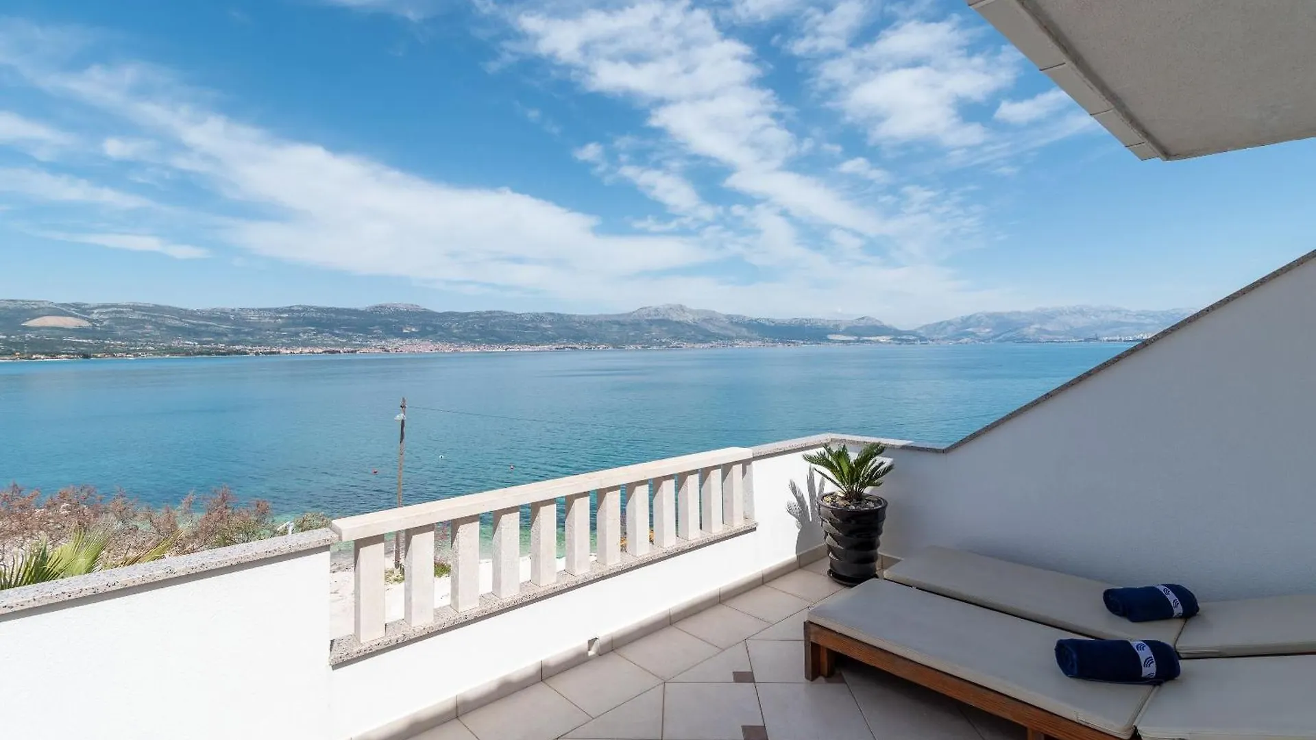 Apartment Geraeumige Ferienwohnung Mit Meerblick Trogir