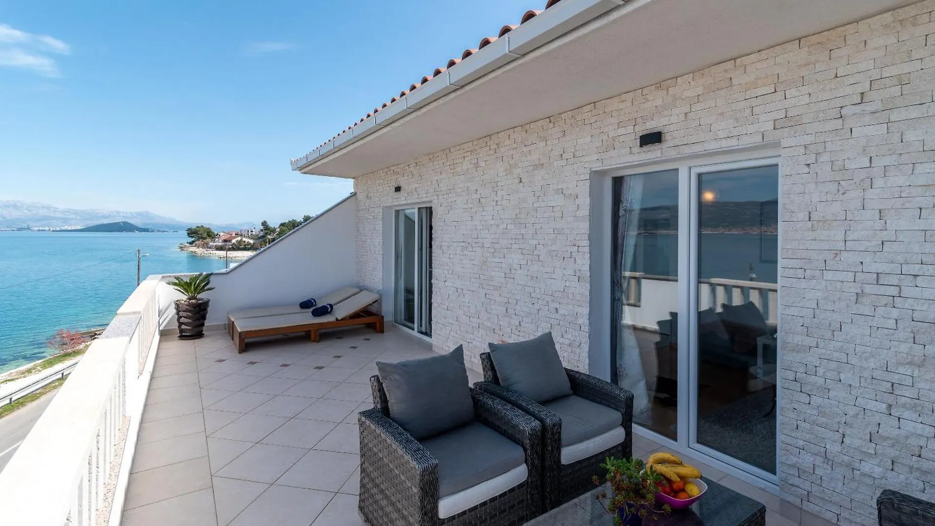 Geraeumige Ferienwohnung Mit Meerblick Trogir Croatia