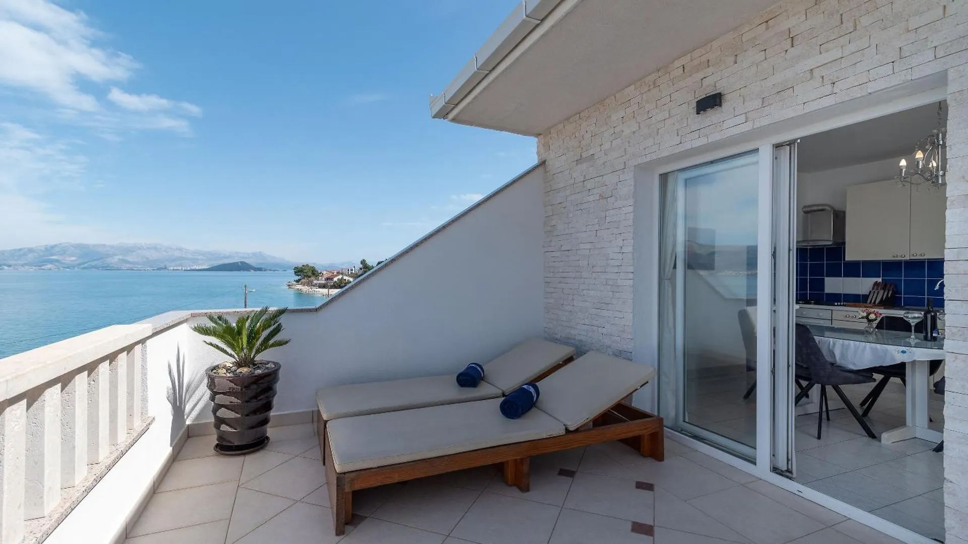 Geraeumige Ferienwohnung Mit Meerblick Trogir 0*,