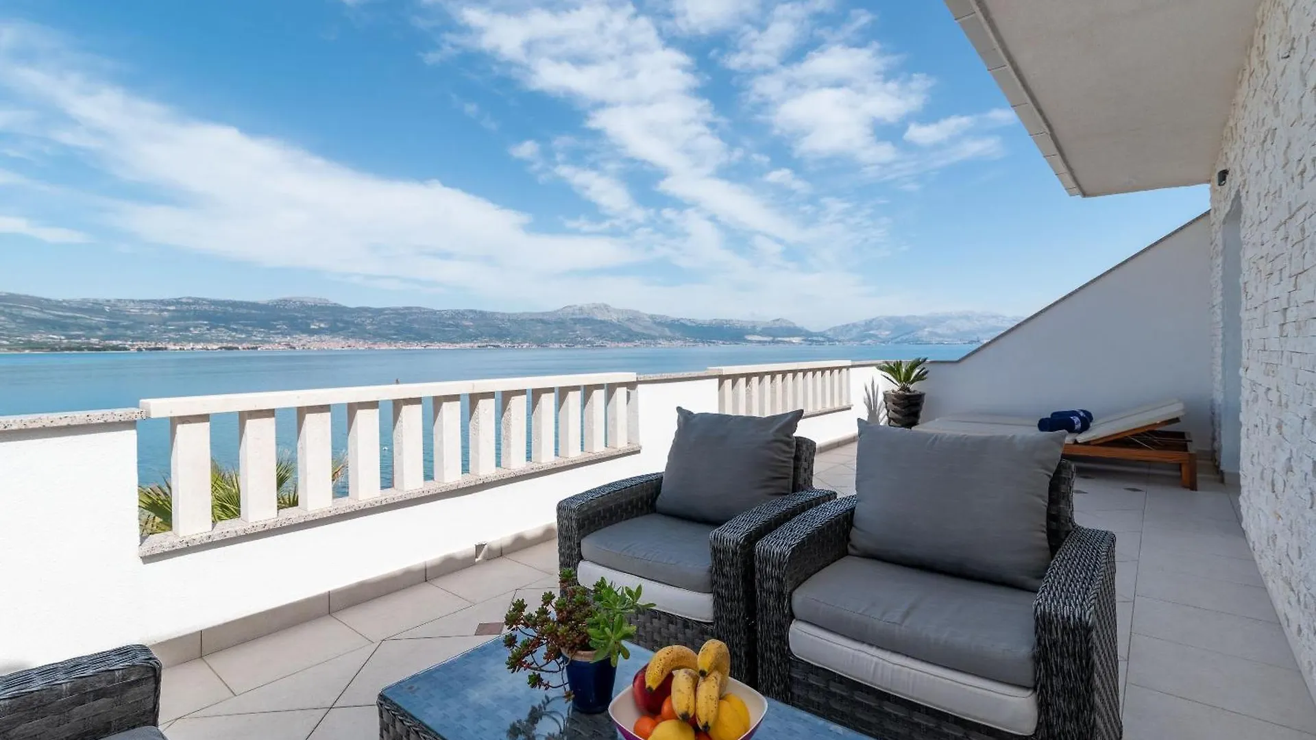 Geraeumige Ferienwohnung Mit Meerblick Trogir