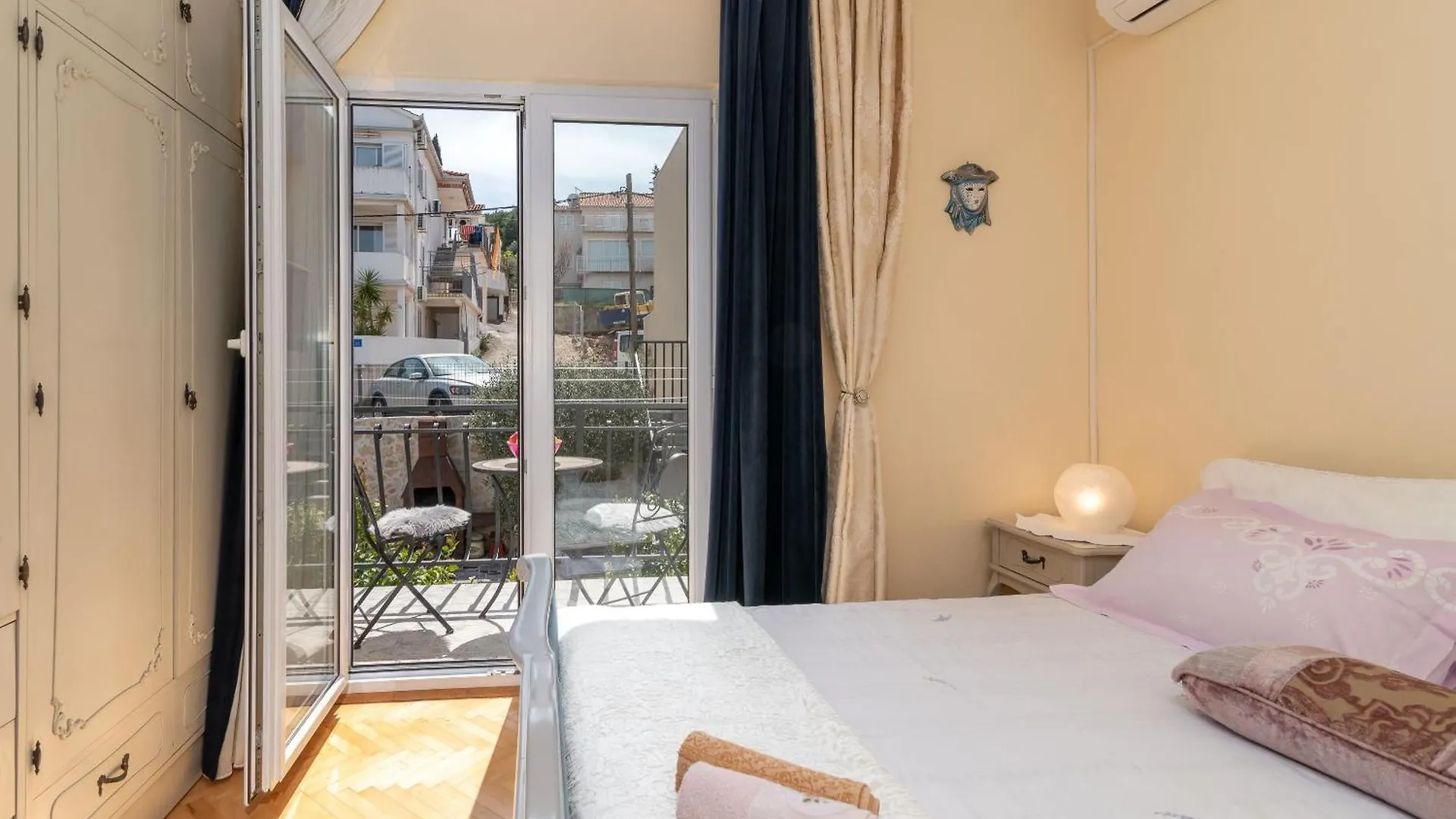 Geraeumige Ferienwohnung Mit Meerblick Trogir Apartment
